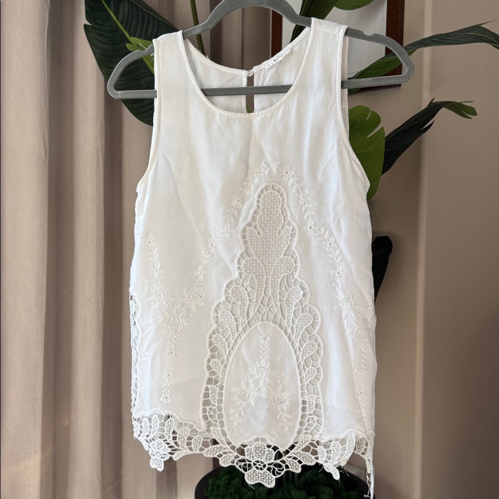 White Lace Appliqué Sleeveless Top